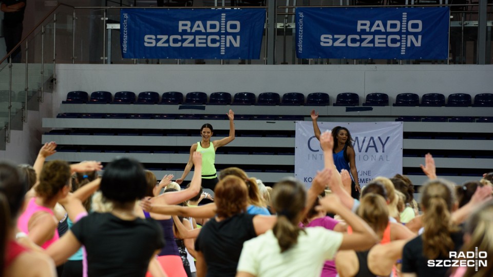 600 osób wylewało "siódme poty" w hali Azoty Arena w Szczecinie. Trening poprowadziła jedna z najpopularniejszych trenerek w Polsce - Anna Lewandowska. Fot. Konrad Nowak [Radio Szczecin]