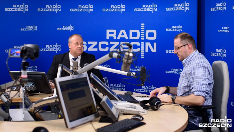Fala uchodźców, zalewająca Europę niesie ze sobą poważne zagrożenia - uważa Artur Szałabawka z Prawa i Sprawiedliwości. Fot. Konrad Nowak [Radio Szczecin]