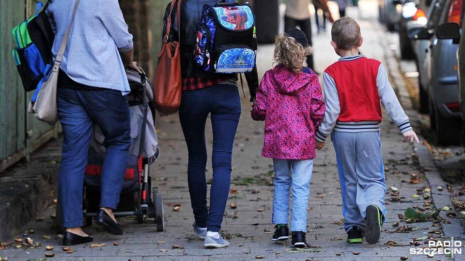 Od tygodnia do miesiąca czeka się w Szczecinie na badanie dojrzałości szkolnej dziecka. Mimo, że lekcje trwają już w najlepsze, w niektórych poradniach wciąż są kolejki. Fot. Łukasz Szełemej [Radio Szczecin]