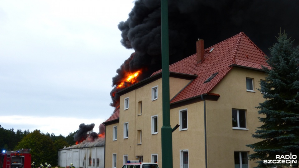 Ogień pojawił się w magazynie w niemieckim Locknitz. Fot. Paweł Sip [Radio Szczecin]