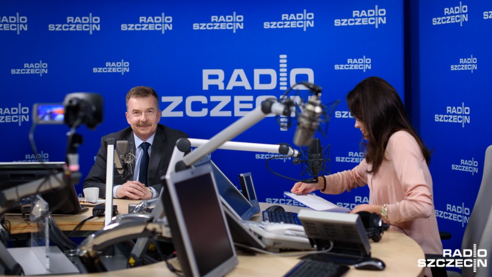 Dariusz Wieczorek w "Rozmowach pod krawatem" zapewniał też, że cieszy się z drugiego miejsca na liście do Sejmu i nie ma żalu do władz partii, że "jedynką" będzie działacz partii Zieloni, Adam Ostolski. Fot. Łukasz Szełemej [Radio Szczecin/Archiwum]