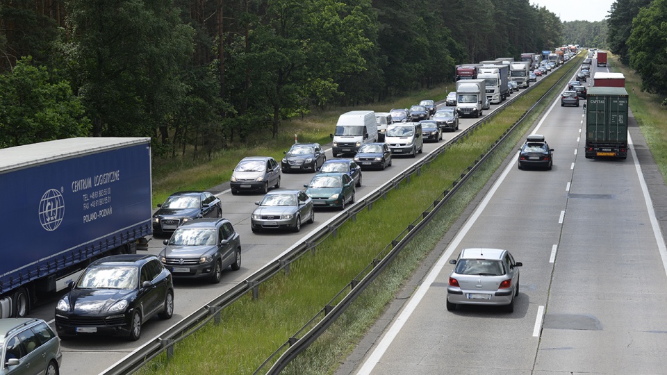 Mundurowi nie określają ile czasu jeszcze mogą potrwać utrudnienia. Fot. Piotr Sawiński [Radio Szczecin/Archiwum]