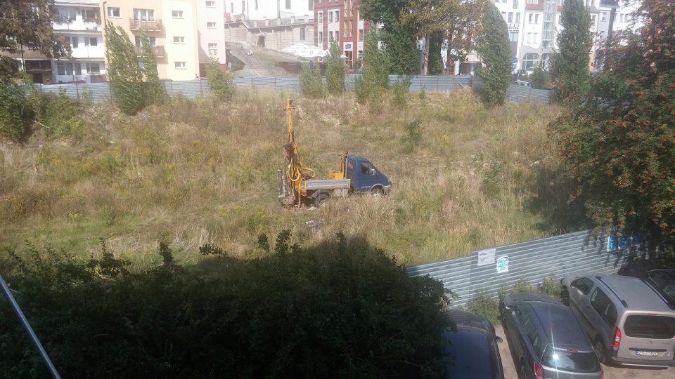 Ostatnio na działce po Arkonie były wykonywane odwierty. Fot. Natalia Skawińska [Radio Szczecin]