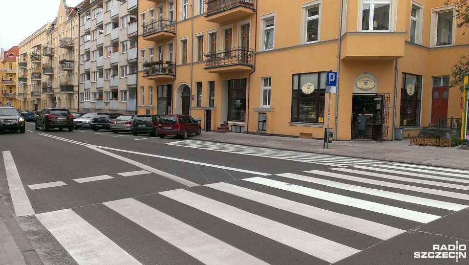Nowa organizacja ruchu na ulicy 5 Lipca w Szczecinie. Prace po przebudowie jezdni i chodników już się skończyły. Fot. Marek Borowiec [Radio Szczecin]
