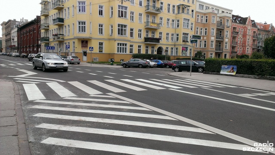 Nowa organizacja ruchu na ulicy 5 Lipca w Szczecinie. Prace po przebudowie jezdni i chodników już się skończyły. Fot. Marek Borowiec [Radio Szczecin]