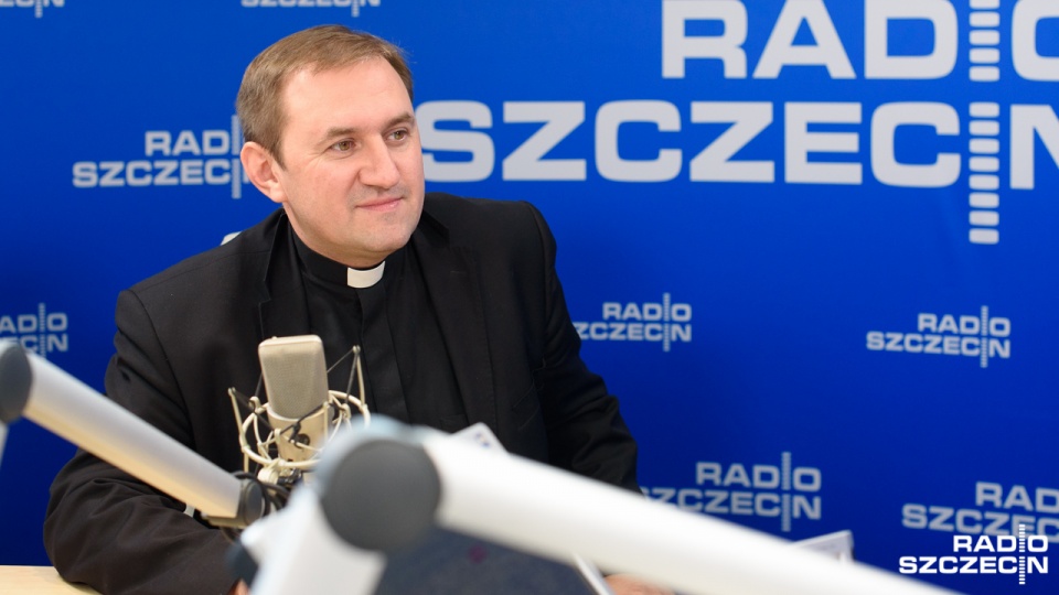 Ks. Szmuc przyznał, że przyjęcie uciekinierów z Bliskiego Wschodu nie będzie łatwe. Fot. Konrad Nowak [Radio Szczecin/Archiwum]