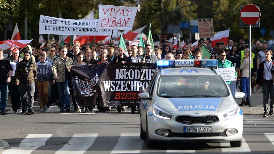 Ponad tysiąc ludzi wzięło udział w proteście przeciwko imigrantom. Fot. Łukasz Szełemej [Radio Szczecin]