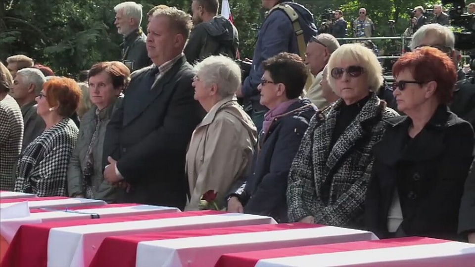 35 zidentyfikowanych Żołnierzy Wyklętych spoczęło na warszawskich Powązkach. Fot. TVN24/x-news