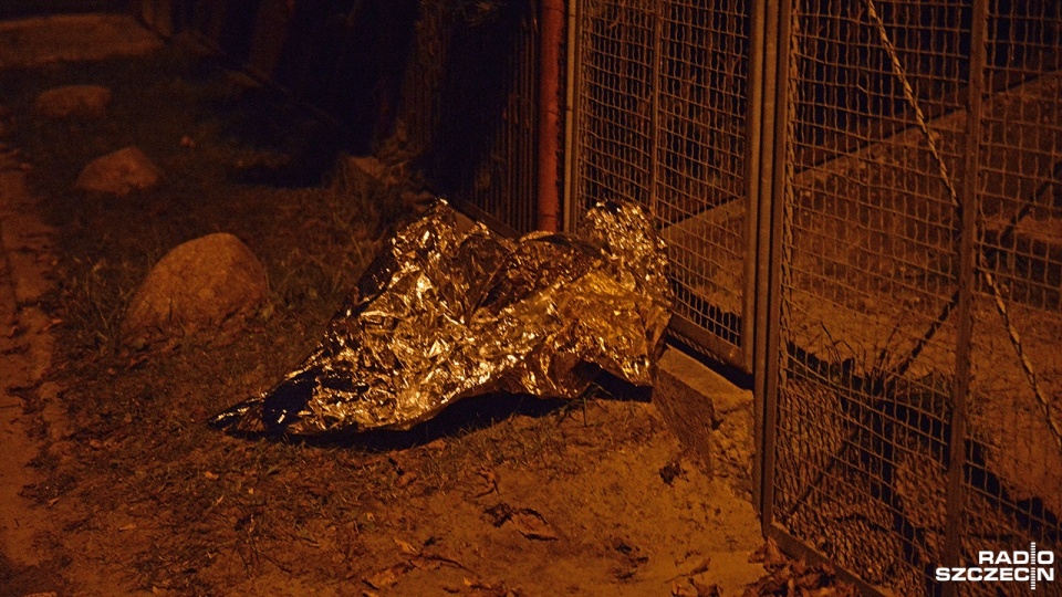 Na miejscu pracuje policja oraz prokurator. Fot. Piotr Sawiński [Radio Szczecin]