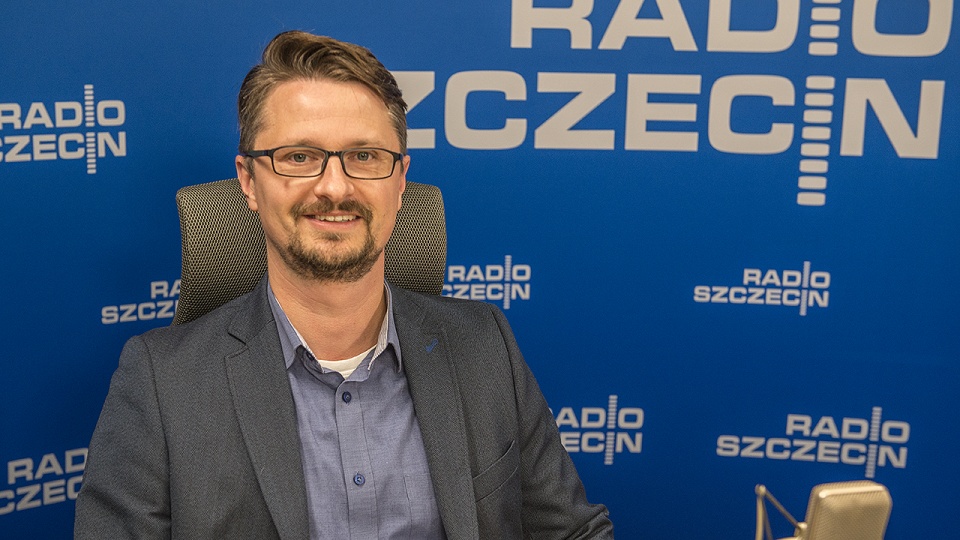 Marcin Sampławski w audycji "Rozmowy pod Krawatem". Fot. Piotr Sawiński [Radio Szczecin]