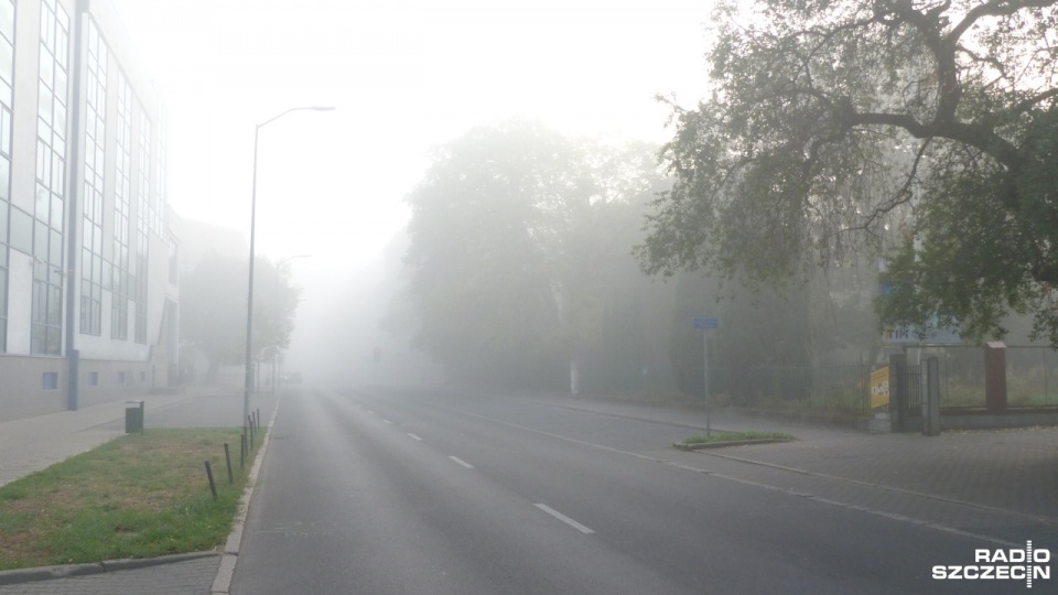 Gęsta mgła pojawiła się w centrum Szczecina. Fot. Michał Król [Radio Szczecin]