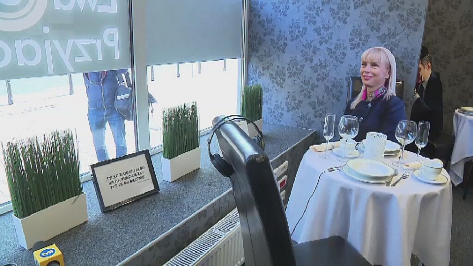 Prawo i Sprawiedliwość zaaranżowało w Warszawie restaurację "Ewa&Przyjaciele" - mającą przypominać o aferach obecnej koalicji. Fot. TVN24/x-news