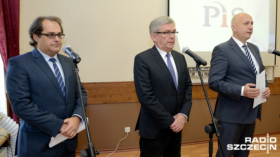 Dokument przedstawili w Szczecinie przedstawiciele Prawa i Sprawiedliwości. Fot. Jarosław Gaszyński [Radio Szczecin]