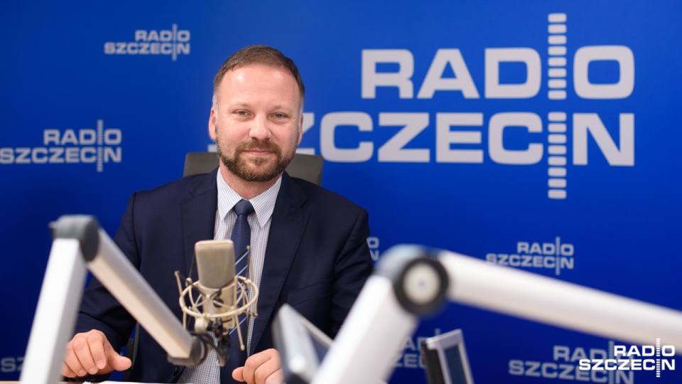 Trójmiejskie stocznie są w lepszej sytuacji niż zachodniopomorskie dzięki woli politycznej, a nie warunkom rynkowym - tak uważa Patryk Zbroja, kandydat do Senatu Nowoczesnej Ryszarda Petru.