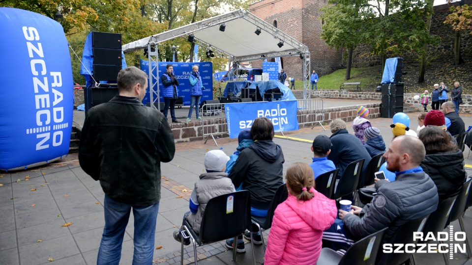 Teraz na radiowej scenie w Stargardzie konkursy z nagrodami. Przed nami jeszcze koncert zespołu Jazzowski oraz kino pod chmurką. Zapraszamy przed Basztę Morze Czerwone. Fot. Jarosław Gaszyński [Radio Szczecin]