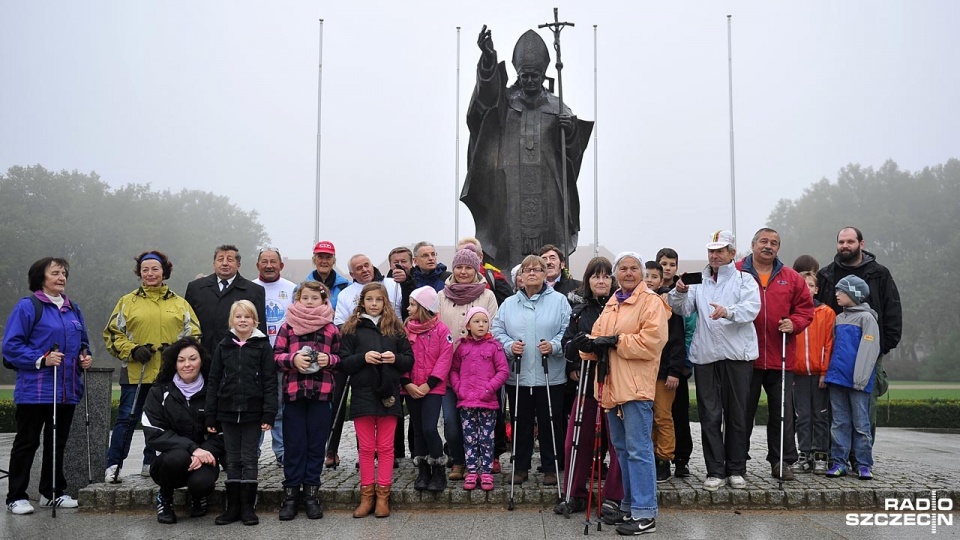 W spacerze wzięło udział ponad 40 osób. Fot. Łukasz Szełemej [Radio Szczecin]