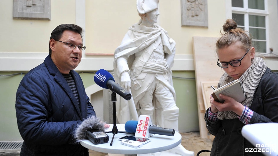 Ponad 200-letnia rzeźba autorstwa Johanna Gottfrieda Schadowa powróciła i stanęła na dziedzińcu Muzeum Tradycji Regionalnych przy ul. Staromłyńskiej. Fot. Łukasz Szełemej [Radio Szczecin]