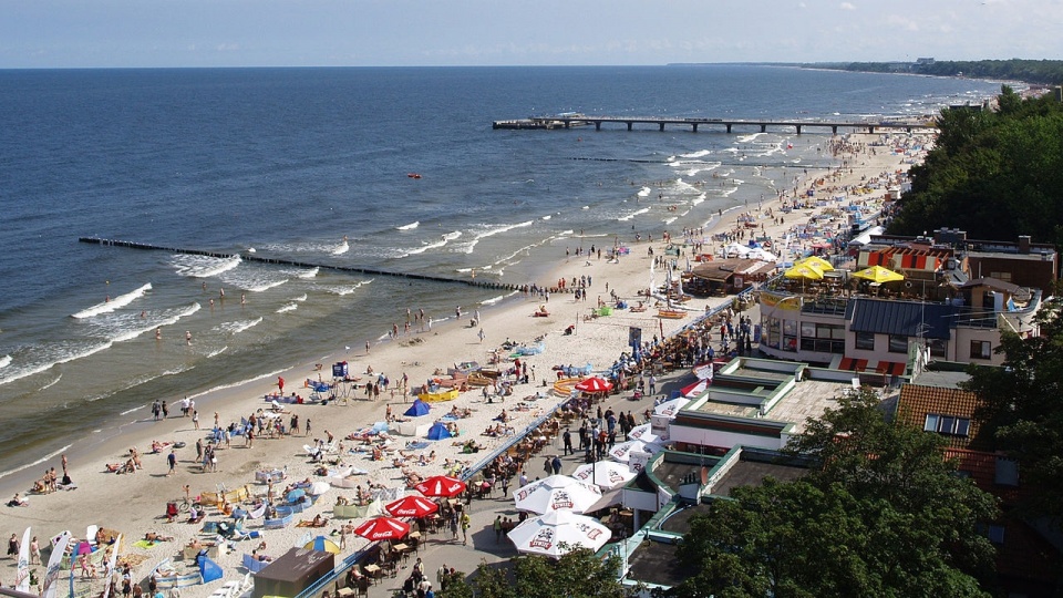 Plaża w Kołobrzegu. Fot. www.wikipedia.org / Olek Remesz