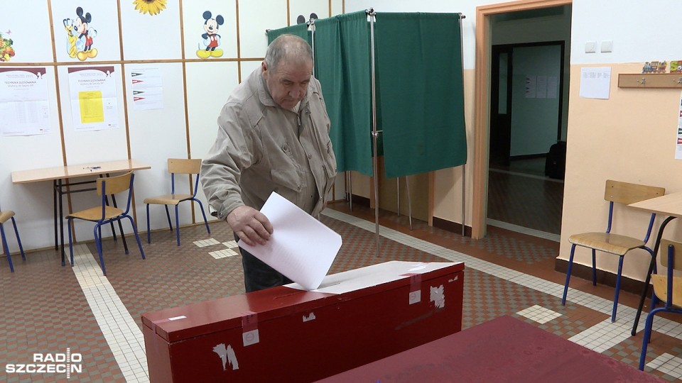 Pierwsi wyborcy oddali już głosy w wyborach do Sejmu i Senatu. Fot. Piotr Sawiński [Radio Szczecin]