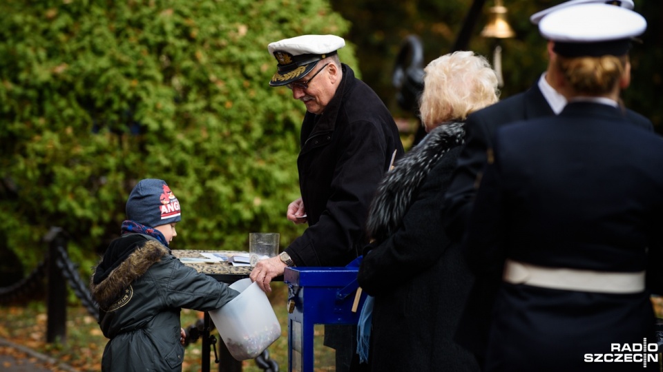 Fundacje i stowarzyszenia, które kwestowały podczas dnia Wszystkich Świętych na szczecińskim Cmentarzu Centralnym, policzyły już datki.