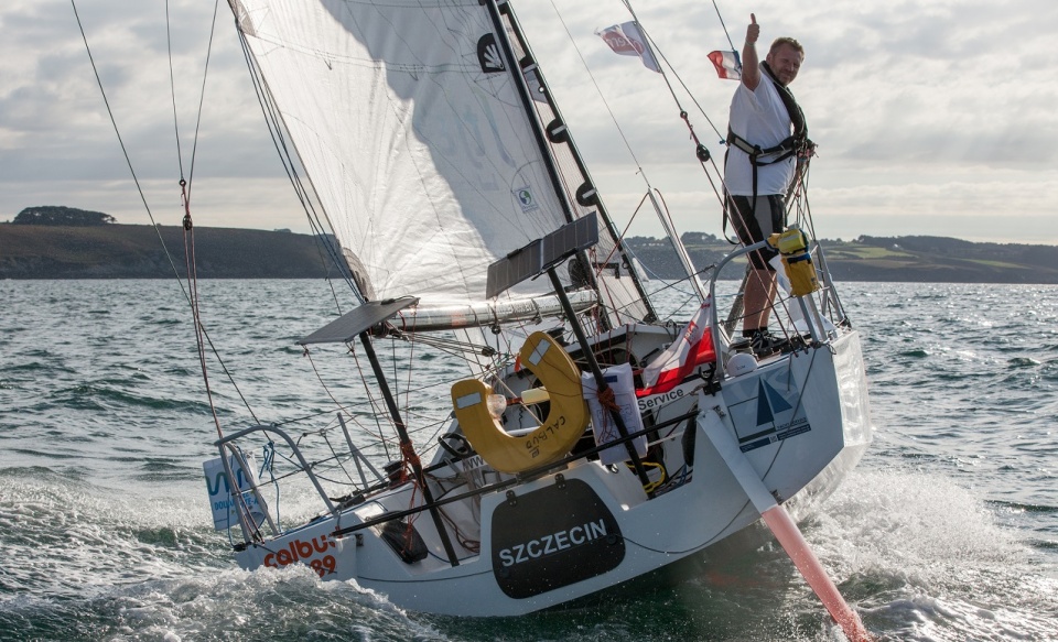 Radek Kowalczyk wycofuje się z regat Mini Transat. Fot. Christophe Breschi dla CALBUD Team