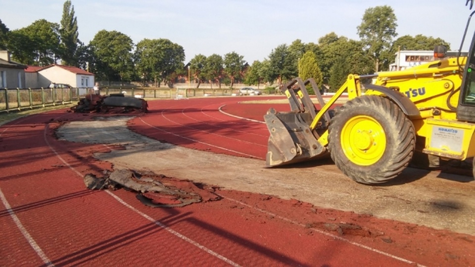 Stary tartan został już zerwany. Źródło: http://www.osir.stargard.pl