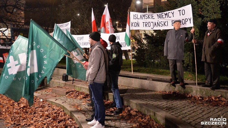 Pikieta na pl. Lotników w Szczecinie. Fot. Łukasz Szełemej [Radio Szczecin]