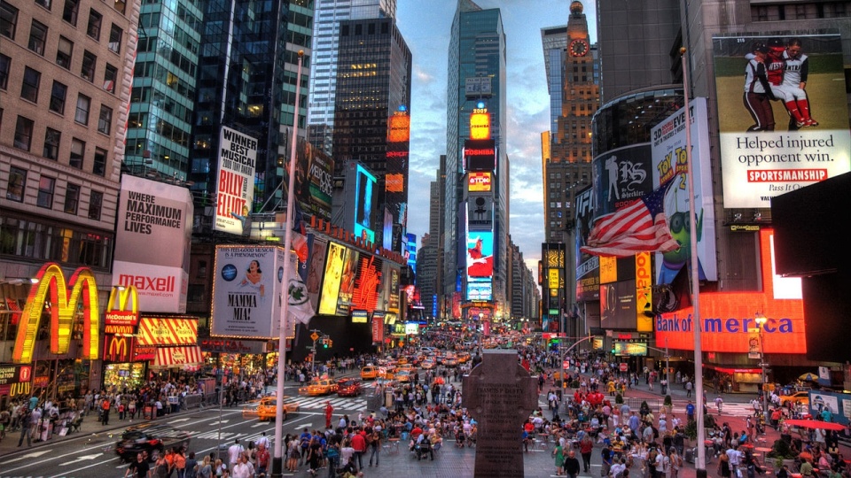 Times Square w Nowym Jorku jest najczęściej odwiedzaną atrakcją turystyczną w całych Stanach Zjednoczonych. Fot. www.wikipedia.org / Terabass