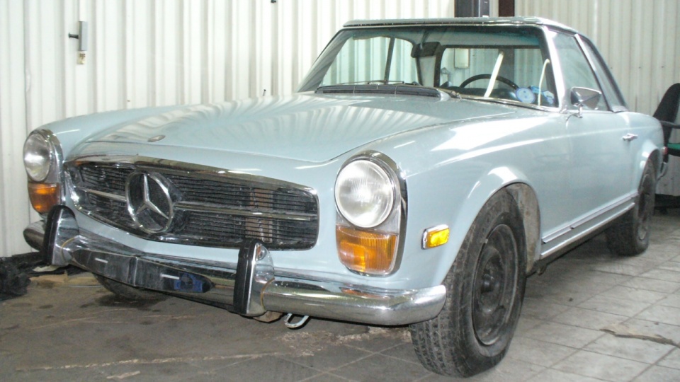 45-letni Mercedes 280 SL. Fot. Izba Celna w Szczecinie