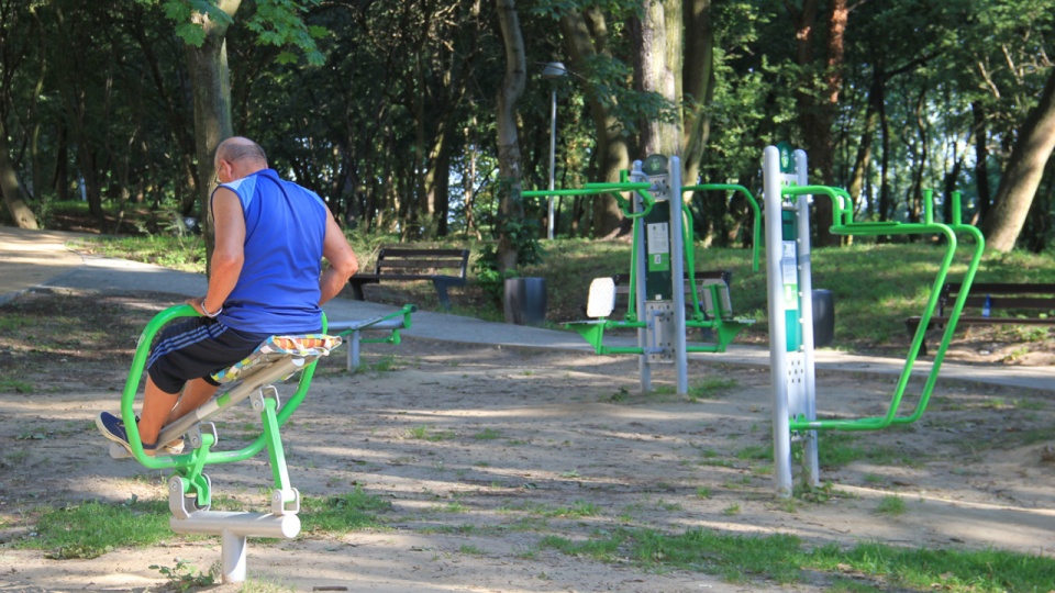 Standradowa siłownia pod chmurką. Fot. ZUK