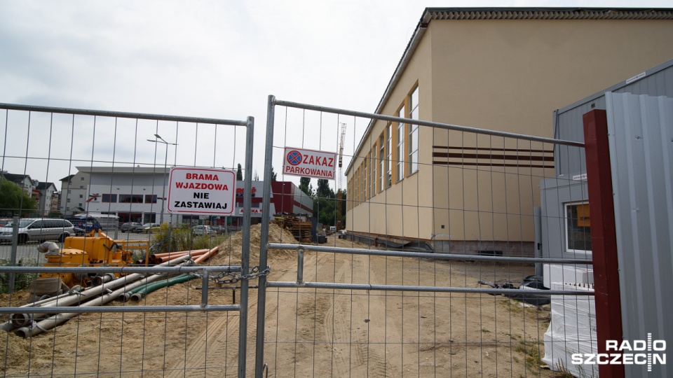 Jest przetarg na dokończenie pechowej rozbudowy podstawówki przy ul. Dąbskiej na prawobrzeżu Szczecina. Fot. Konrad Nowak [Radio Szczecin/Archiwum]