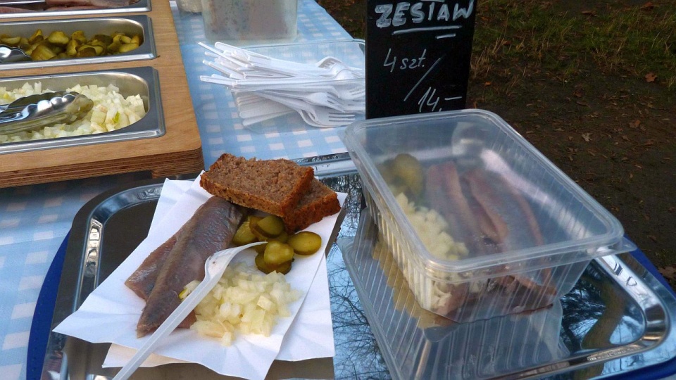 Świąteczne smakołyki można skosztować na mikołajkowym śniadaniu przy Jasnych Błoniach. Fot. Dawid Siwek [Radio Szczecin]