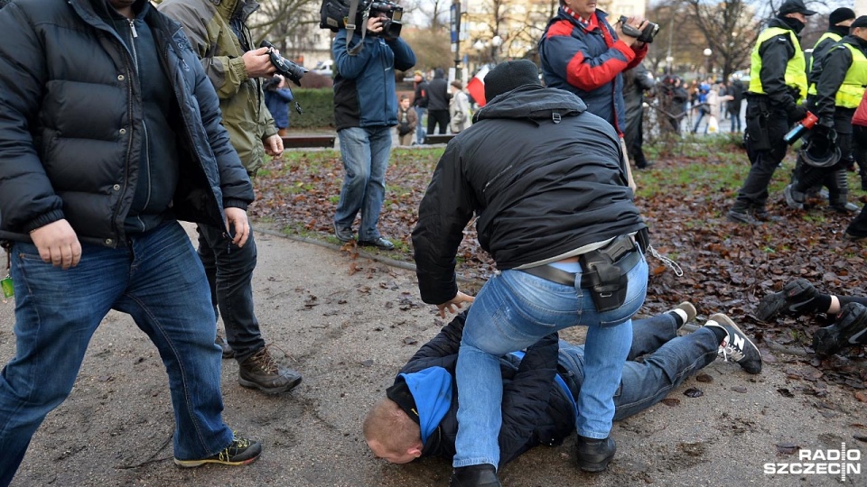 Są zarzuty dla zatrzymanych podczas manifestacji na pl. Grunwaldzkim w Szczecinie. Fot. Łukasz Szełemej [Radio Szczecin/Archiwum]