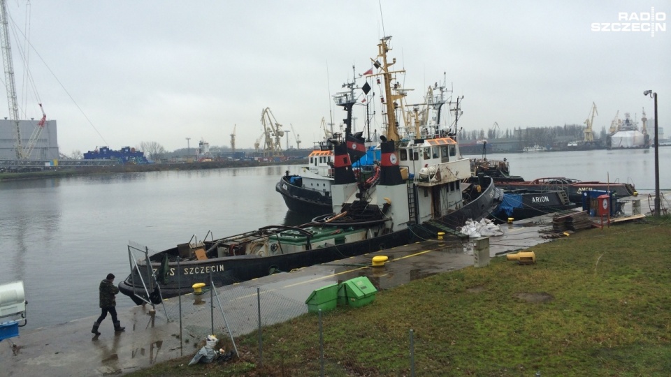 Holownik "Zeus" cumuje przy nabrzeżu Zakładu Usług Żeglugowych przy ulicy Ludowej. Fot. Andrzej Kutys [Radio Szczecin]