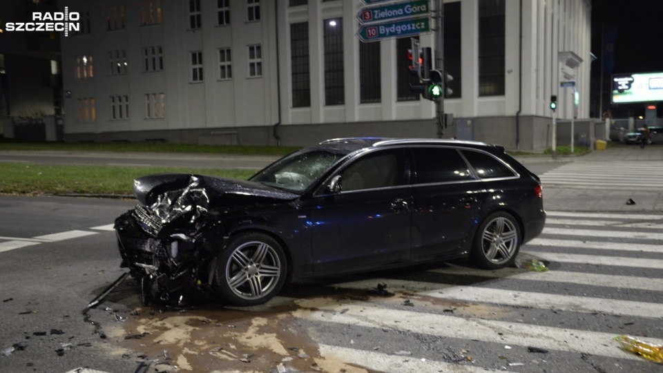Wypadek na skrzyżowaniu ul. Emilii Sczanieckiej i Emilii Plater w Szczecinie. Fot. Piotr Sawiński [Radio Szczecin]