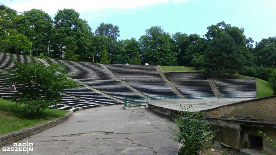 Niemiecka parafia i samorządowcy chcą pomóc w remoncie stargardzkiego amfiteatru w Parku Chrobrego. Fot. Tobiasz Madejski [Radio Szczecin/Archiwum]