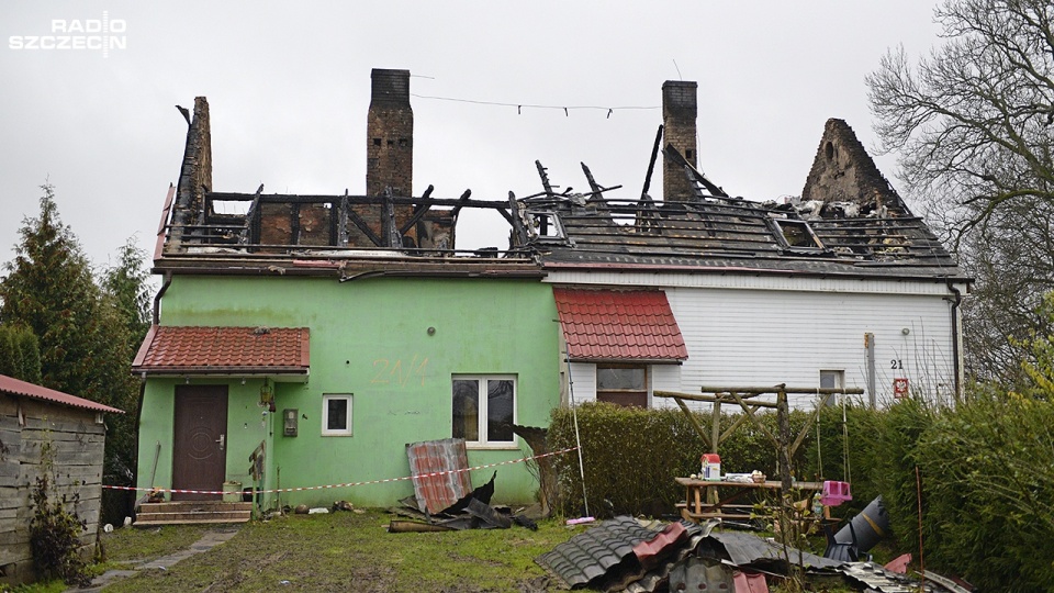 Dwie rodziny z Linówka straciły dorobek życia w pożarze. Fot. Piotr Sawiński [Radio Szczecin]