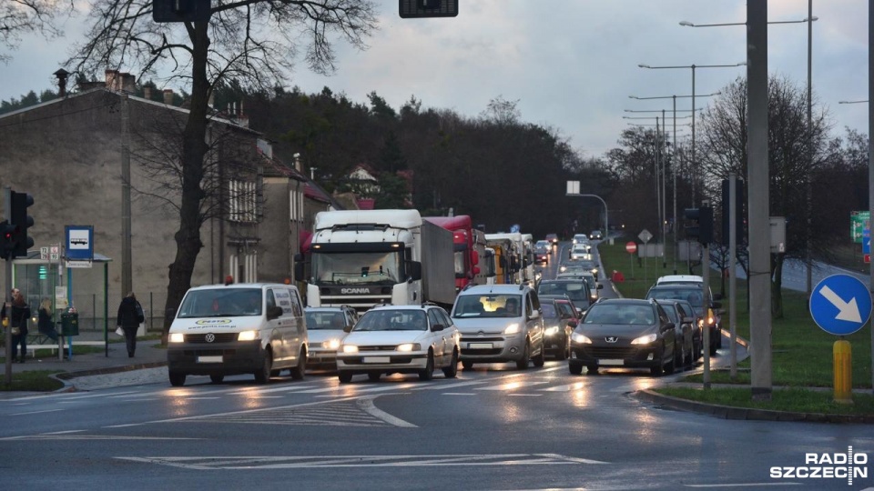 Spore korki utworzyły się w poniedziałek po południu na ulicach Szczecina. Fot. Konrad Nowak [Radio Szczecin]