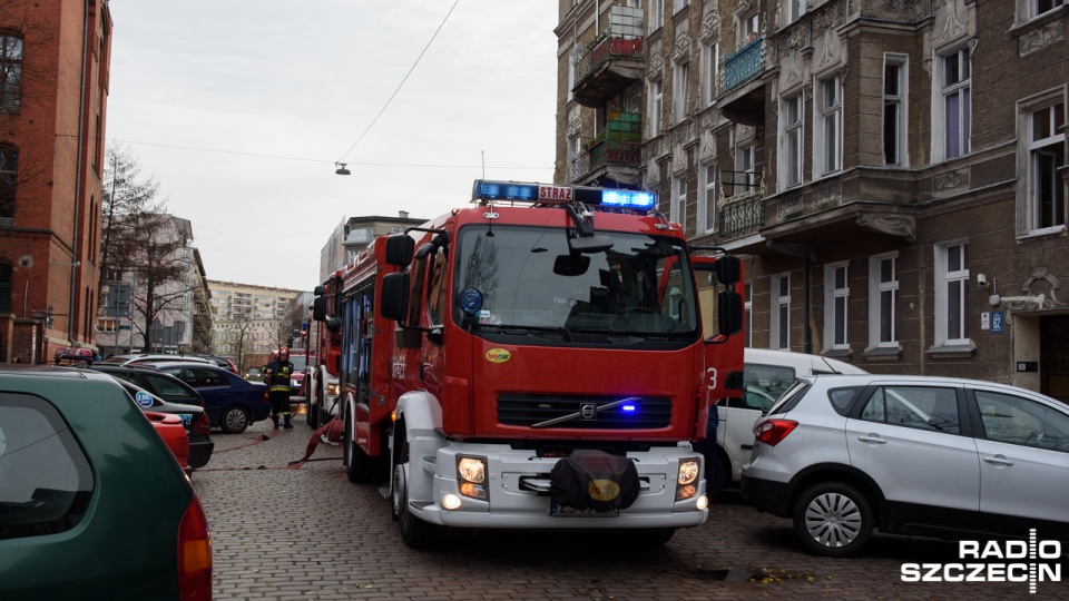 Na miejscu są cztery zastępy straży pożarnej. Fot. Konrad Nowak [Radio Szczecin]