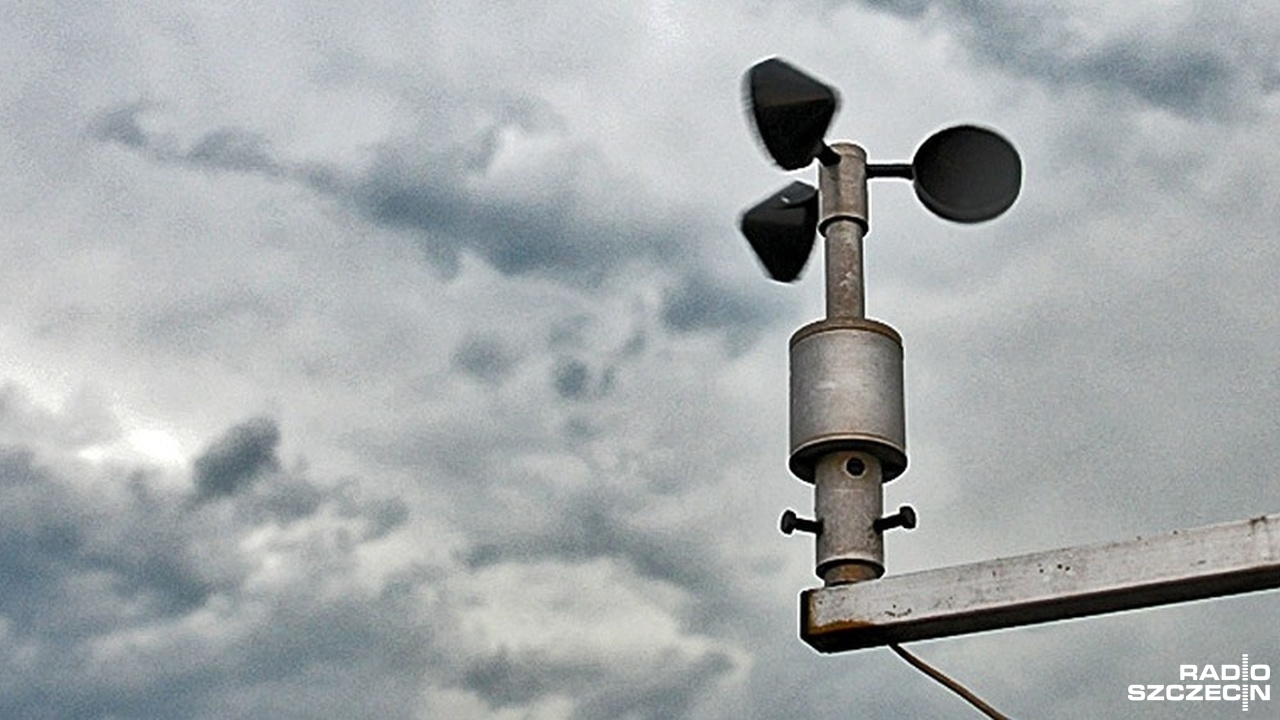 Instytut Meteorologii i Gospodarki Wodnej wydał ostrzeżenie drugiego stopnia przed burzami i gradem dla Polski południowo-zachodniej. Ostrzeżenia obowiązują od godziny 16 do jutrzejszego świtu.