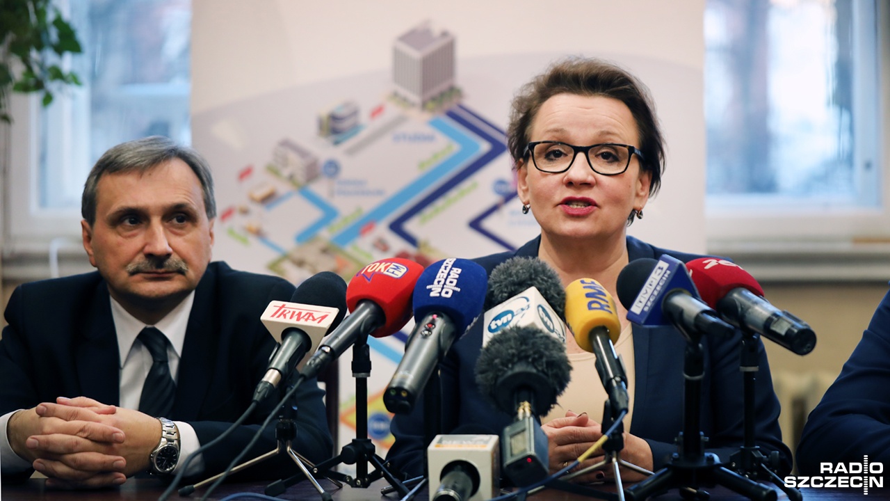 Minister Zalewska: egzaminy ósmoklasistów przebiegają bez zakłóceń