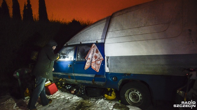 Mimo ujemnych temperatur, bezdomni twierdzą, że sobie radzą. Fot. Jarosław Gaszyński [Radio Szczecin] Żyją w samochodzie i elewatorze zbożowym [ZDJĘCIA]