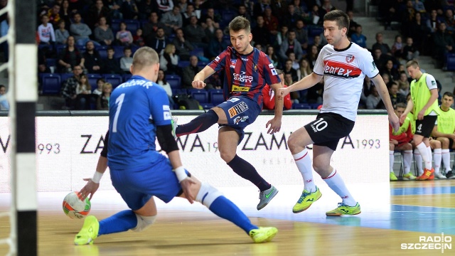 Pogoń 04 Szczecin - Clearex Chorzów 2:0. Fot. Łukasz Szełemej [Radio Szczecin] Futsalowa Pogoń wygrywa [ZDJĘCIA]