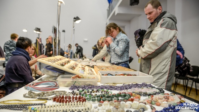 Minerały, biżuteria i kamienie szlachetne - m.in. takie ozdoby znajdują się na giełdzie, która od soboty odbywa się w hali Azoty Arena w Szczecinie. Ametysty, agaty i nie tylko w szczecińskiej Arenie [ZDJĘCIA]