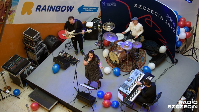 Koncert promujący zbliżający się Jazz Festiwal odbył się w sobotę w szczecińskim centrum handlowym Kaskada. Fot. Konrad Nowak [Radio Szczecin] Jazz w centrum handlowym [WIDEO, ZDJĘCIA]