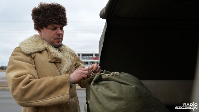Konwój zabytkowych pojazdów militarnych VI Rajdu Zaślubin. Fot. Łukasz Szełemej [Radio Szczecin] "Organizuje się marsze Wyklętych, a o tych żołnierzach też trzeba przypominać" [WIDEO, ZDJĘCIA]
