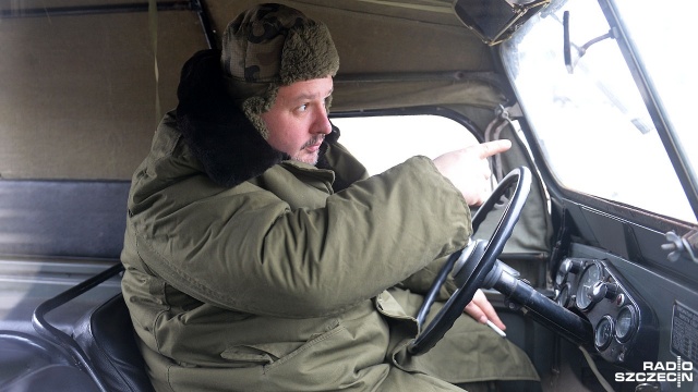 Konwój zabytkowych pojazdów militarnych VI Rajdu Zaślubin. Fot. Łukasz Szełemej [Radio Szczecin] "Organizuje się marsze Wyklętych, a o tych żołnierzach też trzeba przypominać" [WIDEO, ZDJĘCIA]