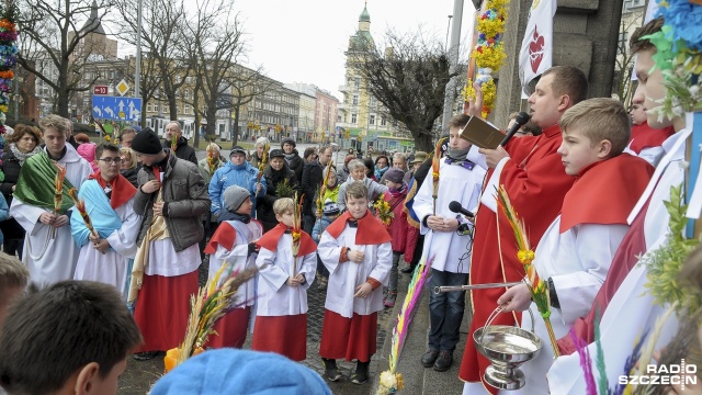 Marsz dla Jezusa w Niedzielę Palmową. Fot. Jarosław Gaszyński [Radio Szczecin] Pogoda zatrzymała Marsz dla Jezusa [ZDJĘCIA]