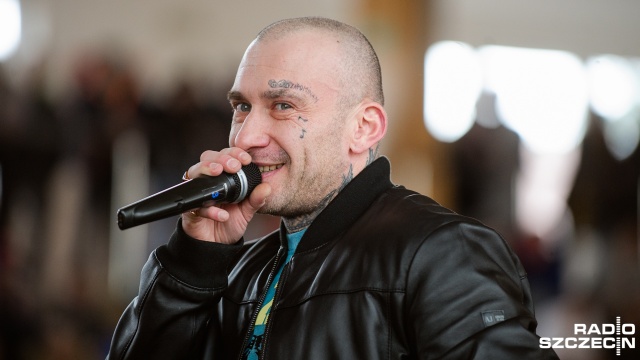 W dniu wagarowicza młodzież z Pyrzyc wyszła na ulicę. Fot. Konrad Nowak [Radio Szczecin] Dzień wagarowicza w Pyrzycach [WIDEO, ZDJĘCIA]