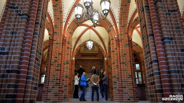 Czerwony Ratusz. Fot. Łukasz Szełemej [Radio Szczecin] Odnowiony hol Czerwonego Ratusza [WIDEO, ZDJĘCIA]